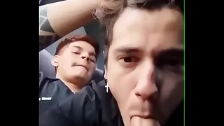 mamando novinho safado no ônibus